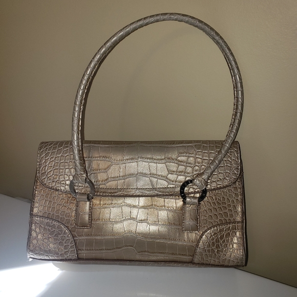 Tommy Hilfiger Handbags - Tommy Hilfiger Vintage Purse..Alligator Look